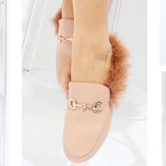 Nude PU Faux Fur Chain Flat Non Branded Inspired - Picture 2 of 2